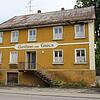 In Denkingen kann das Areal rund um das ehemalige Gasthaus &bdquo;Zum Löwen&ldquo; dank den ELR-Mitteln gefördert werden. Foto: ...