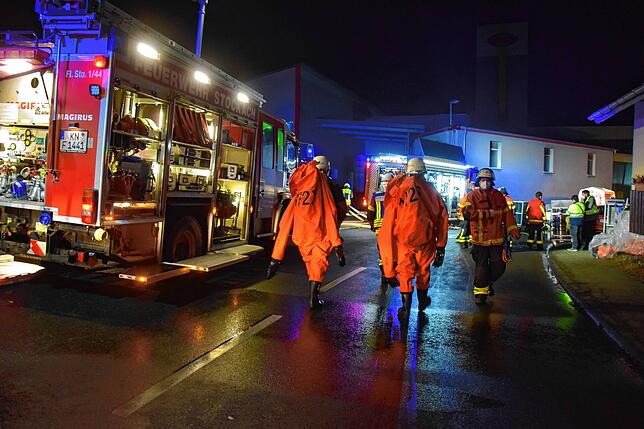 Bild 11: Gefahrgut-Unfall in Zizenhausen: Bilder vom kräftezehrenden Feuerwehreinsatz
