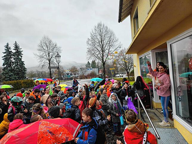 Bild 4: Bilder von Schülerbefreiung und &bdquo;Bettle go&ldquo; in Horheim