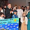 Schirmherr Erzbischof Georg Gänswein freute sich mit der Theatergemeinschaft über die gelungene letzte Aufführung von Zwischen den ...