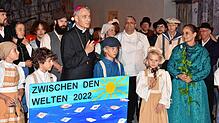 Schirmherr Erzbischof Georg Gänswein freute sich mit der Theatergemeinschaft über die gelungene letzte Aufführung von Zwischen den ...