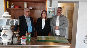 Noch gibt es viel zu tun im Inneren des Alet-Stüble. Doch die neuen Pächter Sabine Deggelmann und Tobias Gondorf (rechts) sind ...