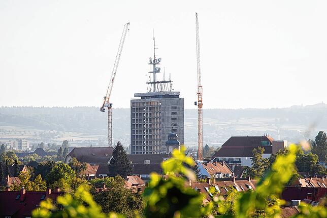 Von weithin ist das Gebäude in Petershausen sichtbar – ein entsprechendes Panorama wird der Wohnraum haben. Die gesetzlich ...