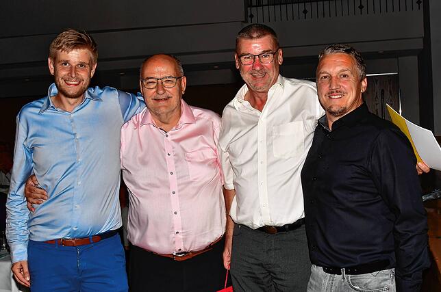 Bild 5: Schiedsrichter im Fußballbezirk Hochrhein feiern ihren 100. Geburtstag