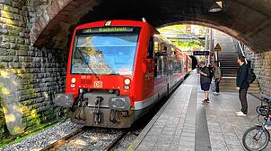 Die Bodenseegürtelbahn – hier am Bahnhof Überlingen – verbindet auf einer 60 Kilometer langen Strecke Friedrichshafen und Radolfzell.