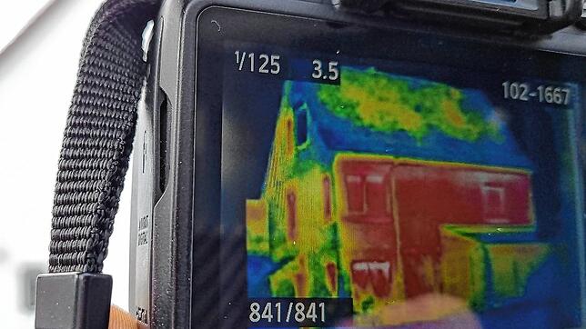 Das eigene Haus mittels Wärmebild-Kamera analysieren lassen &ndash; das ist eventuell bald auch in Donaueschingen möglich &ndash; wie ...