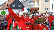 Bild : So bunt war der große Umzug beim Seenarrentreffen in Allensbach 2024 &ndash; Teil 1