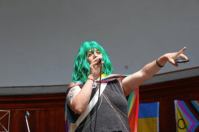 Bild 17: Fotos vom CSD 2025 in Konstanz: Bunte Flaggen, ausgefallene Outfits und klare Statements