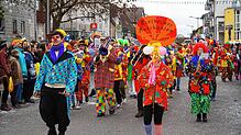 Ein fröhlich-buntes Bild gaben die Musiker aus VS-Rietheim beim Umzug in Schwenningen ab. Sie unterstützen die Villinger Südstadtclowns ...