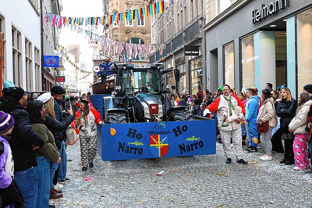 Bild 10: Konstanzer Fasnachtsumzug 2025: Altstadt ist in Narrenhand