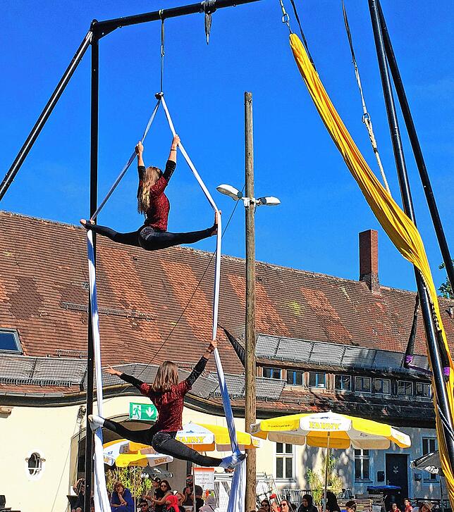 Akrobatik – wie von der Zirkusakademie präsentiert –, kleine Spielaktionen und ein Kinderkino: Auch für die Kleinsten wird ...