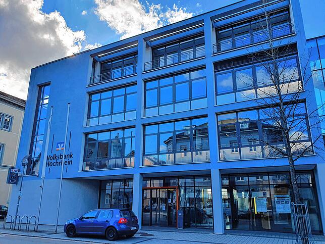 Der Hauptsitz der Volksbank Hochrhein in der Waldshuter Bismarckstraße. Die Genossenschaftsbank zählt im Geschäftsjahr 2021 24.425 ...
