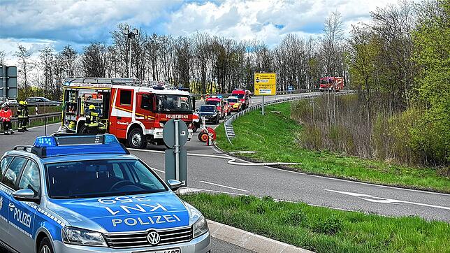 Zahlreiche Rettungskräfte sind im Einsatz.