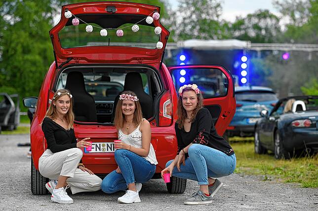 Bild 2: Corona macht erfinderisch: So lief die erste Autodisco in Friedrichshafen