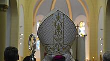 Georg Gänswein beim Einzug in die Bonifatiuskirche.