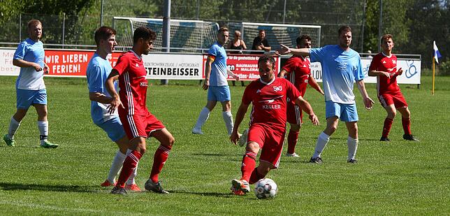 Bild 15: SV Jestetten setzt sich im Pokal-Derby mit 4:2 bei der SG Lottstetten/Altenburg durch