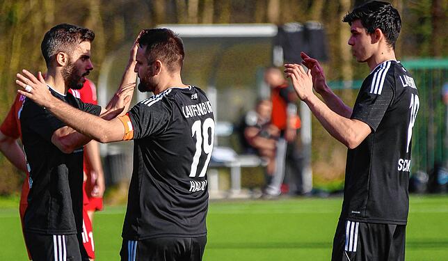 Bild 1: SV 08 Laufenburg besiegt den FSV Rot-Weiß Stegen mit 2:0 – und wir haben Fotos!