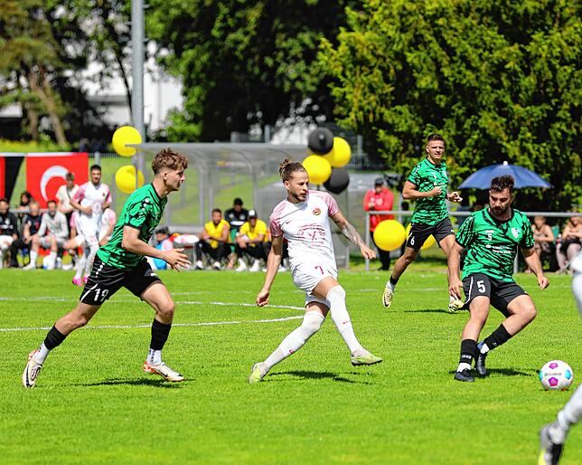 Bild 5: Vor Meisterfeier: Türk. SV Singen und VfR Stockach trennen sich 1:1. Wir haben die besten Bilder.