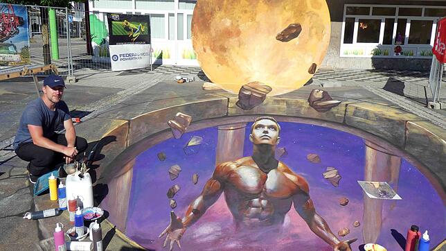 Als Motiv für sein großes 3D-Bild zum Blumberger Street-Art-Festival nimmt Nikolaj Arndt dieses Mal kein Tier sondern eine menschliche ...