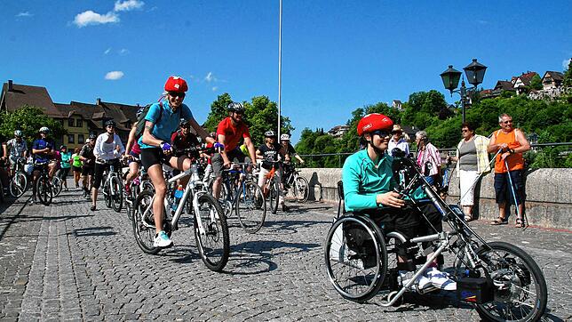 Das waren Zeiten: Radler überqueren beim Slowup 2014 die Laufenbrücke. Weil das Breitensportereignis dieses Jahr schon zum zweiten Mal ...