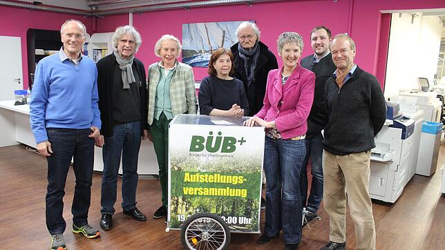 Gruppenbild der Kandidaten der BÜB+ aus Überlingen für die Kreistagswahlen im Bodenseekreis 2019, von links: Rolf Briddigkeit, Gerhard ...