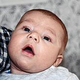 Jayden, acht neun Wochen alt.