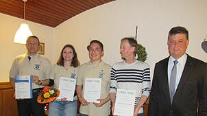 Die Ehrennadel des Blasmusikverbandes Sigmaringen erhielten (von links): Uwe Hipp (30 Jahre), Manuela Stroppel (20), Marco Hipp (10 ...