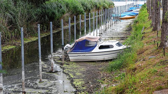 Bild 3: El Nino und die ersten Boote liegen auf dem Trockenen: So zeigt sich das Niedrigwasser am See