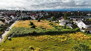 Dieser Bereich in Ailingen soll bald bebaut werden. Das Baugebiet Reinachweg-Süd soll voraussichtlich im Frühjahr 2026 erschlossen werden.