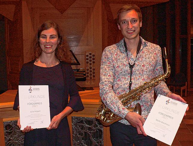 Die Förderpreisträger 2021 der Volksbank Hochrhein-Stiftung Julia Hilpert (Gesang)und Malte Breuhaus (Saxophon).
