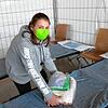 Das Engagement von freiwilligen Helfern im Kreis Waldshut ist unverzichtbar: Lilly Huber vom Jugendrotkreuz Görwihl verteilte bei der ...