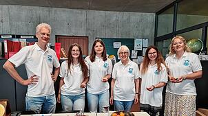 Teilnehmende der Ruandareise informieren an der Justus-von-Liebig-Schule über Partnerschule und Partnerschaftsfest: Peter Schallmayer, ...