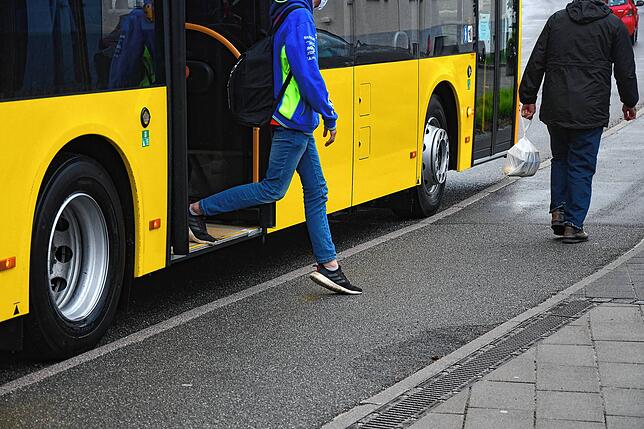 Zum Schulbus in Liggersdorf kam der Wunsch auf, dass er eine Schleife fahren soll, damit Kinder nicht über die Straße laufen müssen. ...