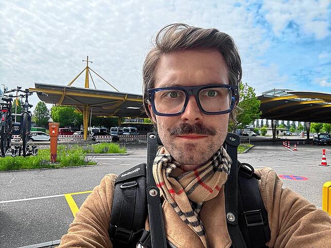 SÜDKURIER-Reporter Jann-Luca Künßberg ist am Autobahnzoll in Konstanz. Hier herrscht am Vormittag freie Fahrt.