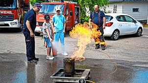 Der Feuerlöschtrainer der Furtwanger Feuerwehr ist für die jungen Gäste ein großer Spaß, dient aber auch dem vorbeugenden Brandschutz. ...