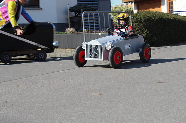 Bild 17: Rasanter Fahrspaß beim Hepbacher Kärrelerennen