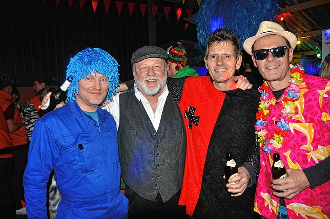 Bild 27: Hugeloh Ball 2025: Diese Bilder zeigen die beste Stimmung in der Mehrzweckhalle