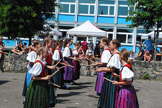 Die Kinder- und Jugendtanzgruppe von Alt-Waldshut bei einer Darbietung.