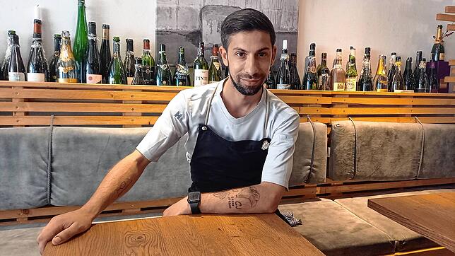 Kein Stern, aber bereits zum zweiten Mal im Guide Michelin erwähnt: Jonathan Hashem Zehi in seinem Lokal „Fine Wine Dine“.