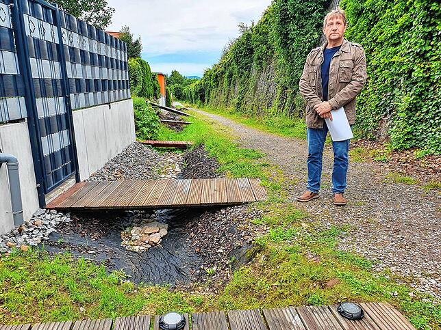 Die illegalen Bürgerbrücken im Schwenninger Wohngebiet Strangen. Im Fall von Starkregenabflüssen durch den hier talwärts führenden ...