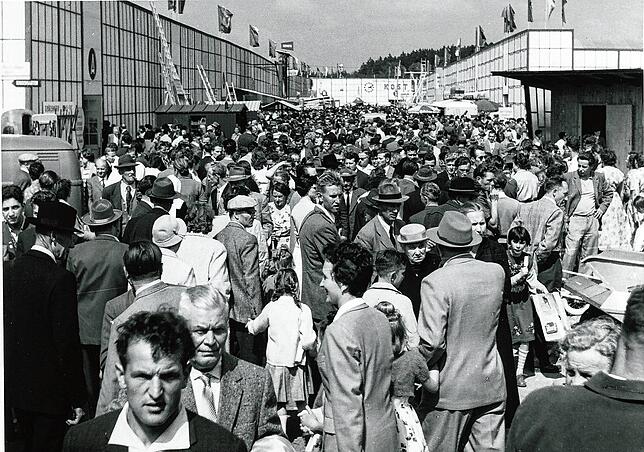 Die Messe ist seit jeher ein Besuchermagnet, wie das Bild aus dem Jahr 1959 zeigt.