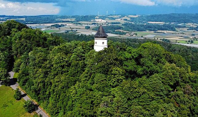 DerAussichtsturm Hohenbodman steht auf der Gemarkung Owingen und ist weit in der Region zu sehen.