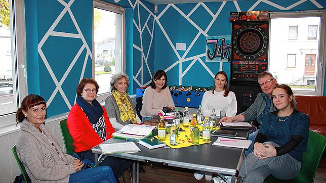 Stadtjugendpfleger Frank Dei kann bei den Schulsozialarbeiterinnen auf ein eingespieltes Team zurückgreifen. Zu einer Besprechung trafen ...