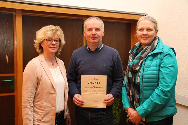 Eva-Maria Gebauer, Wolfgang Schüssler und Diana Mantz vom Imkerverein Markdorf.