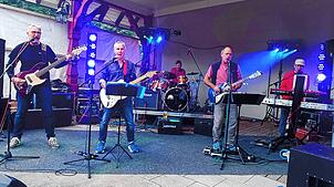 Open Air der Band „Dorfbewohner“ im Alten Kurpark in Todtmoos.