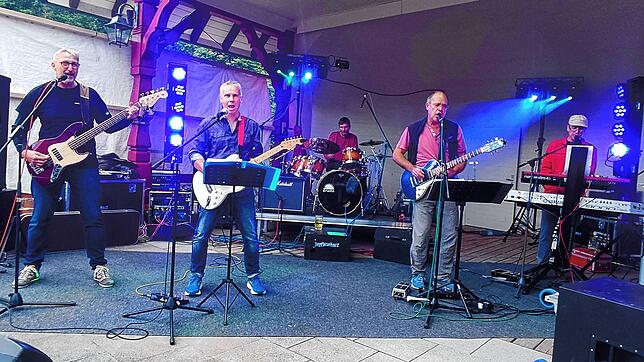 Open Air der Band „Dorfbewohner“ im Alten Kurpark in Todtmoos.