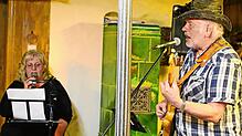 Gundi Herrmann und Peter Kienzler teilen ihre Leidenschaft für US-amerikanische Countrymusik, die sie auch beim Auftritt im Eschle zum ...