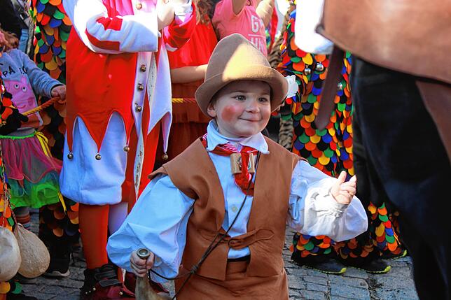 Bild 26: Die schönsten Bilder vom Kinderumzug und Kindernarrenbaumstellen am Fastnachtsdienstag