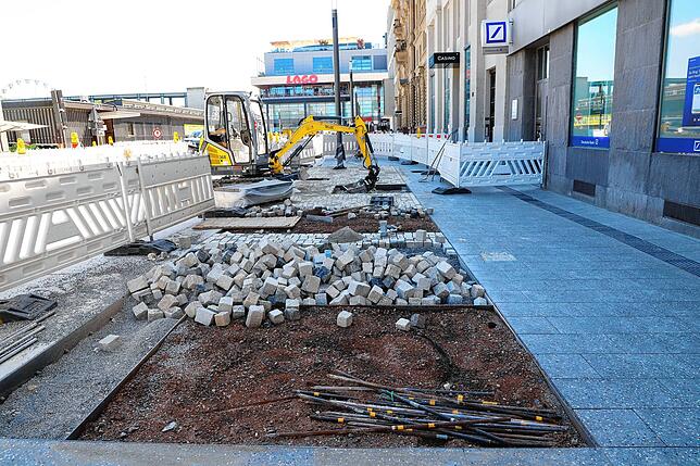 Die meisten Baumquartiere auf dem Bahnhofplatz sind vorbereitet. Voraussichtlich im Herbst sollen die Bäume gepflanzt werden.