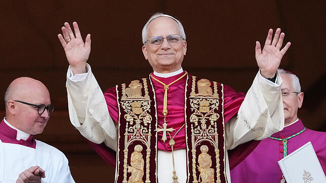 Neuer Papst Papst Leo XIV. Der neu gewählte Papst Leo XIV., US-Amerikaner Robert Prevost, erscheint auf dem Balkon des Petersdoms im Vatikan.